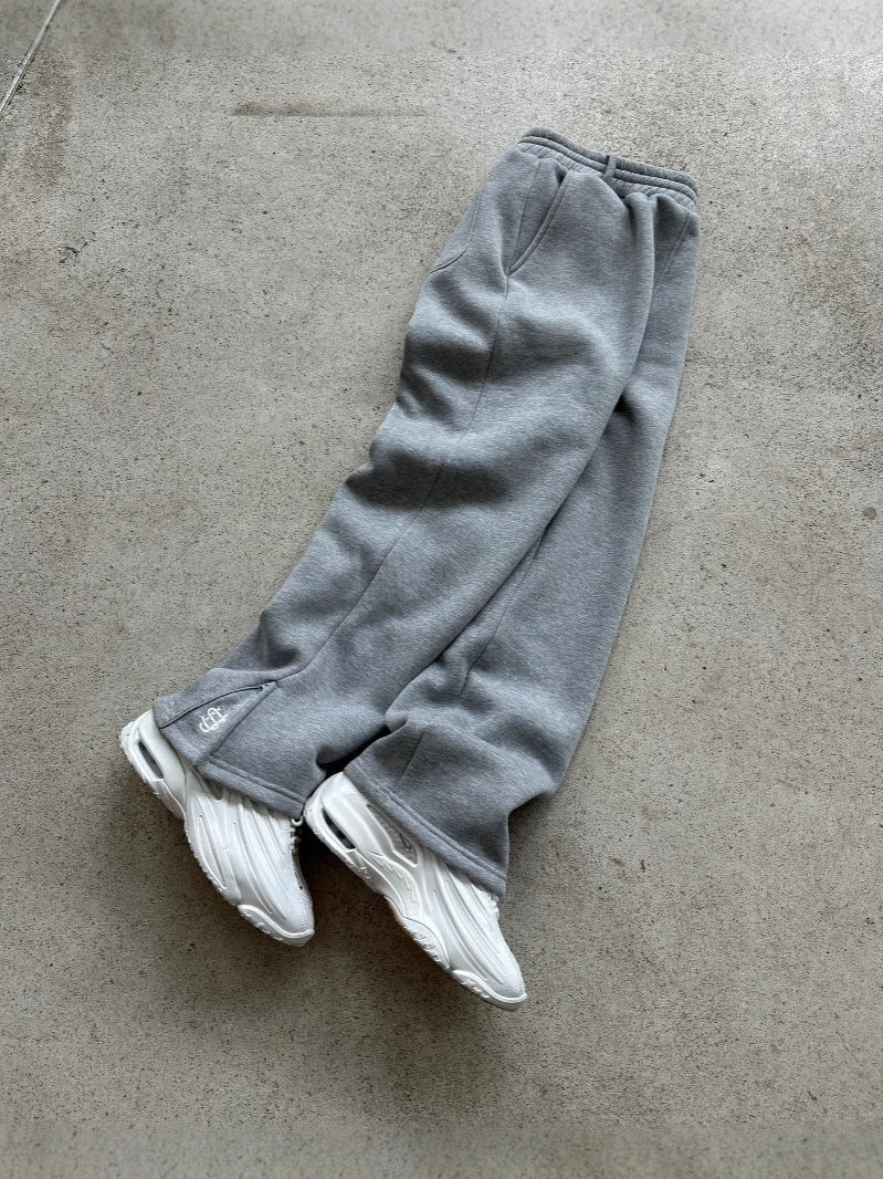 AVASI - Flared Jogger